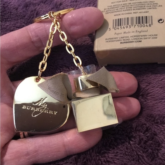 Authentic Burberry Herat & Perfume Bottle Keychain, NIB - Picture 4 of 13